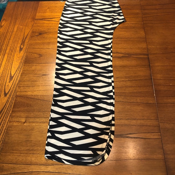 UK2LA Geometric Tank Dress with One Leg Cut Out - Picture 7 of 8